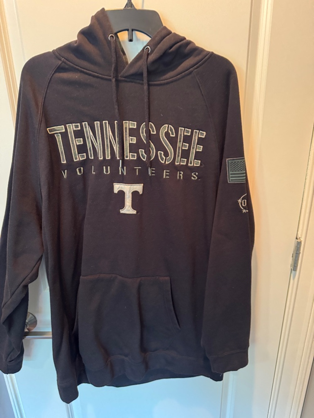 Colosseum Black Tennessee Volunteers Crewneck Hoodie